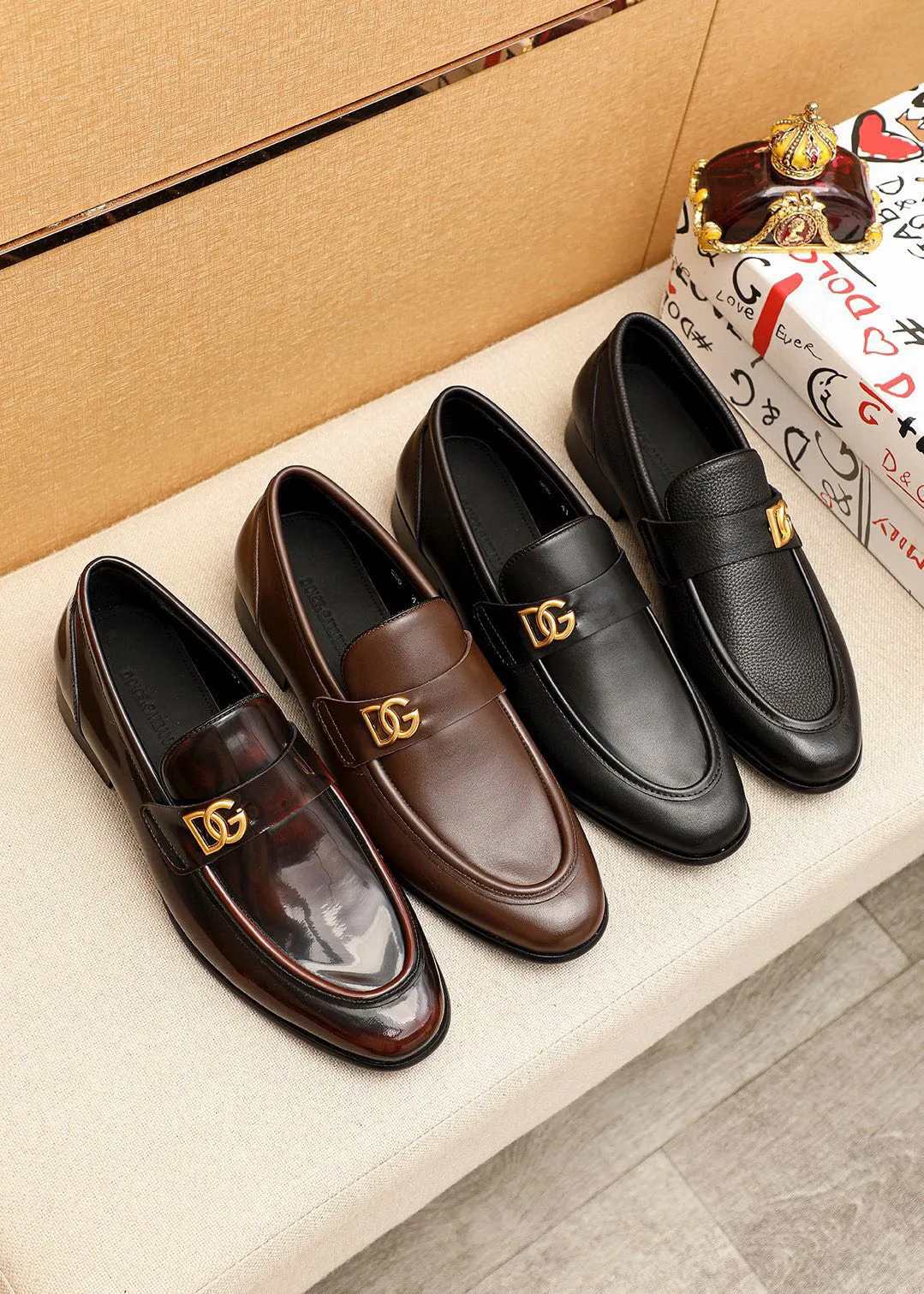 Men's clothing and shoes 💰460 💐DG top quality🔍🔍Men's new leather shoes🚹Sold simultaneously at counters⚠The uppers are imported open-edge beaded cowhide leather uppers from Italy, fully imported cowhide leather lining + classic hardware buckles, completely 1⃣️to 1⃣️reproduction🇮🇹💪💪, ⚠ Sole: The original sole is specially provided by the original factory. The exclusive movable molded sole is super comfortable. ⚠The original factory follows the order, 🔍🔍high quality, you can enter and exit the counter at will, welcome to compare⚠Size: 38-44 (45.46🉑️Customized)
